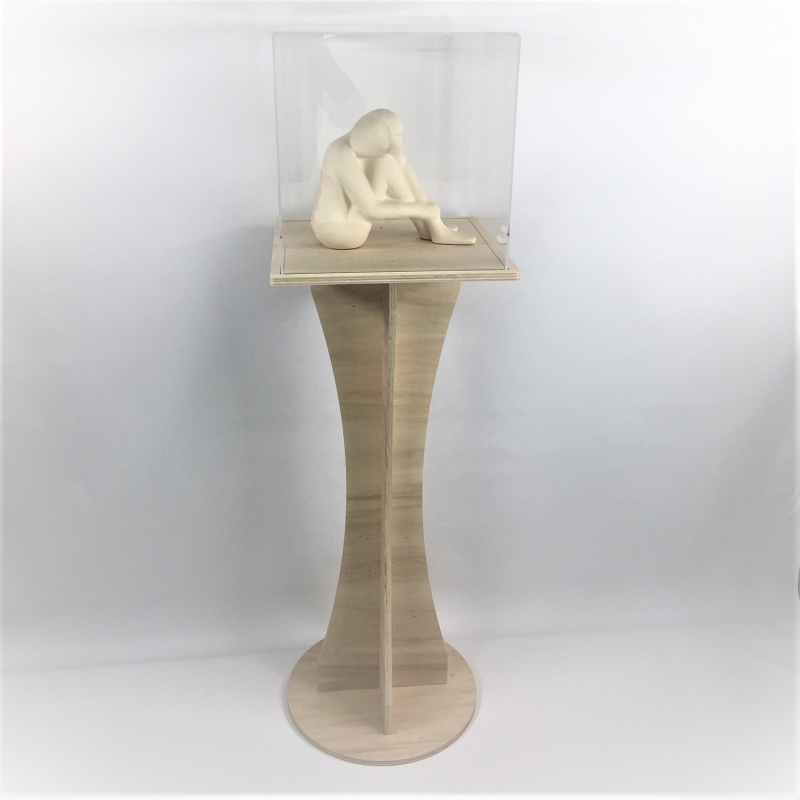 Vitrine plexi sur pied socle bois aspect peuplier