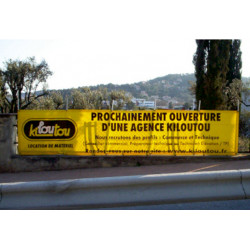 Réalisation de banderole imprimée bord de route