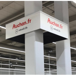 Réalisattion d'un caisson signalétique PLV magasin suspendu autour d'un poteau