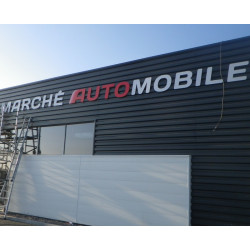 Réalisation lettre enseigne sur batiment en bardage