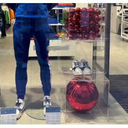 Réalisation Cube plexi pour animation de vitrine