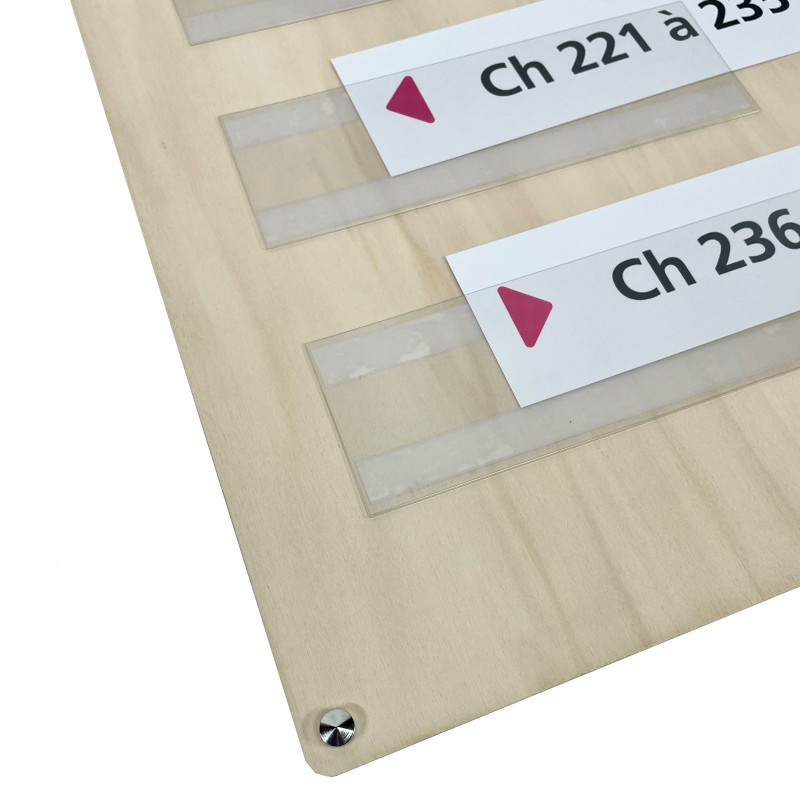 panneau bois de signalétique avec affichette, vue de côté